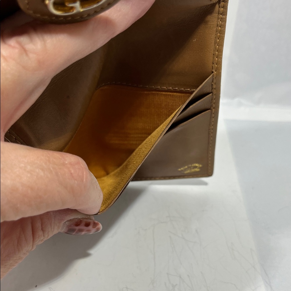 Gucci Tan Monogram Canvas Wallet - Picture 4 of 12